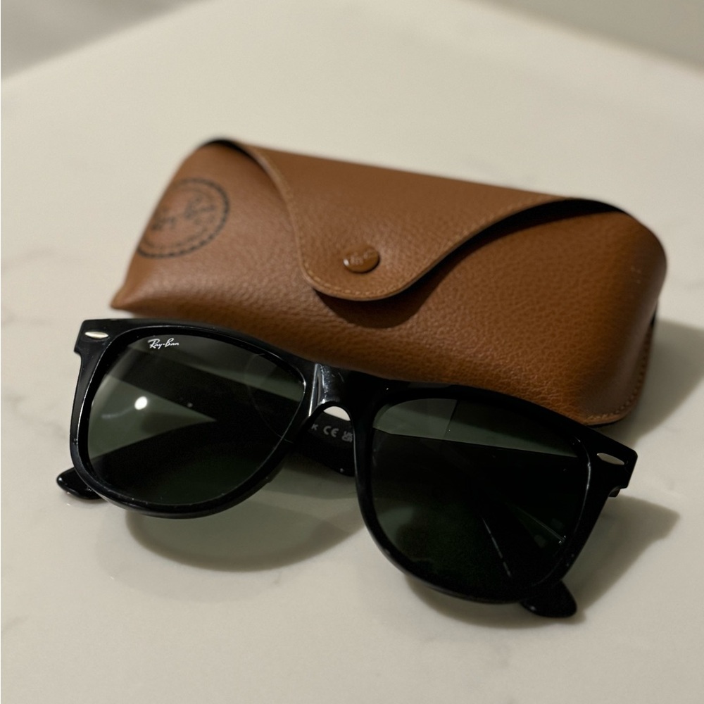 Ray-Ban Wayfarer Classic Black Sunglasses